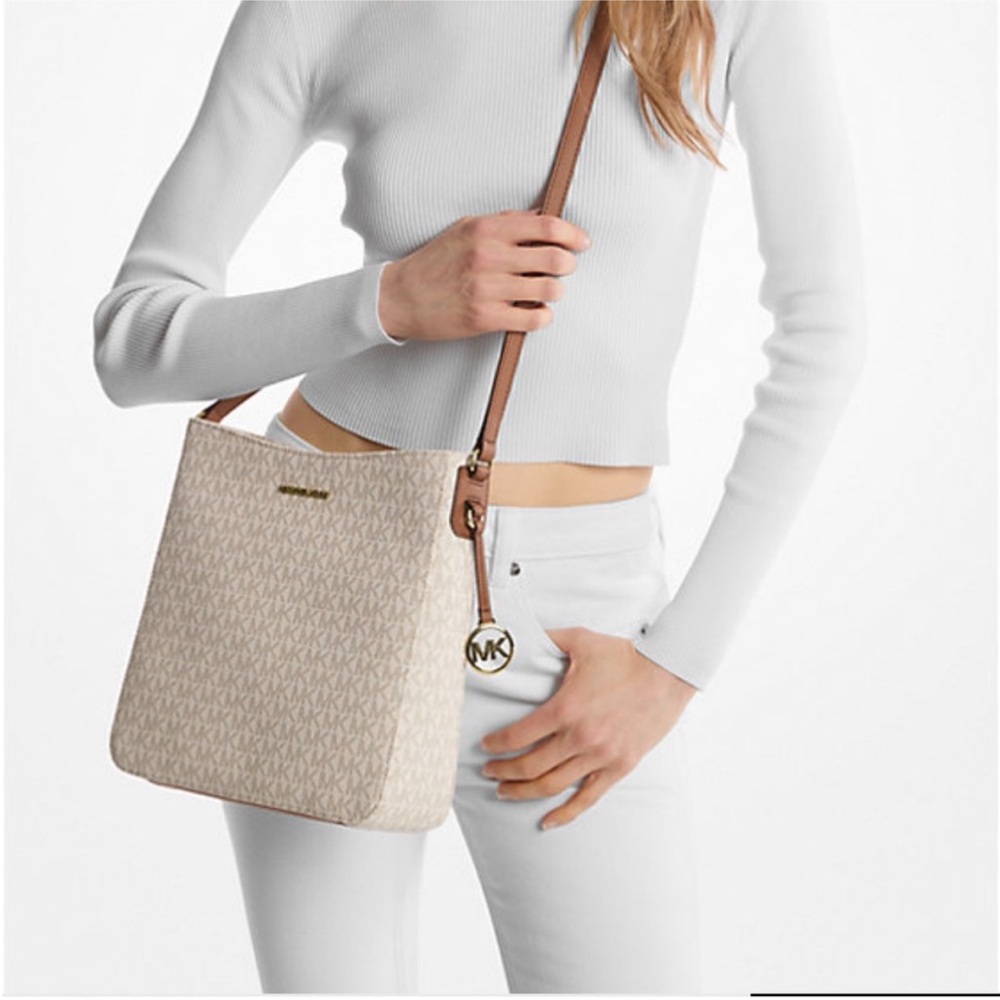 Michael Kors Cream Crossbody Bag with Gold Accents - Picture 3 of 8